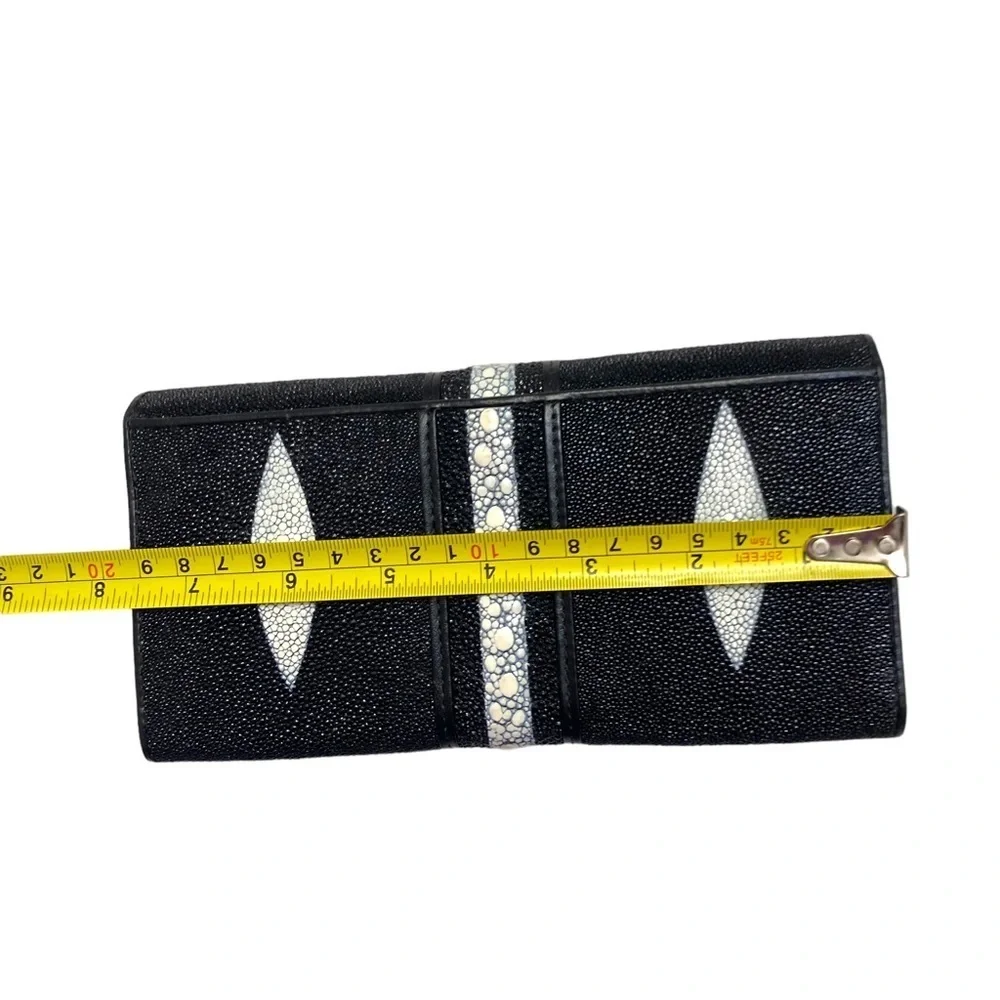 Findig genuine stingray leather wallet new without tags
